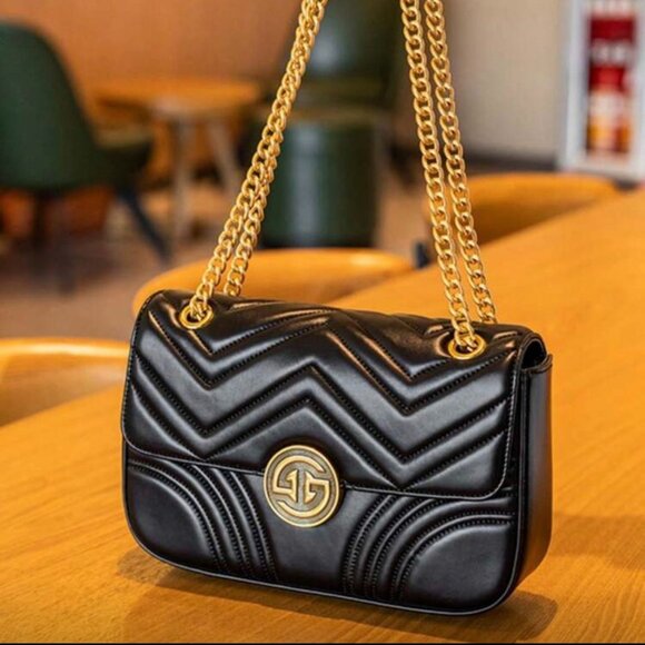Source Unknown Handbags - Brand NEW WITHOUT TAG BLACK AND GOLD PURSE